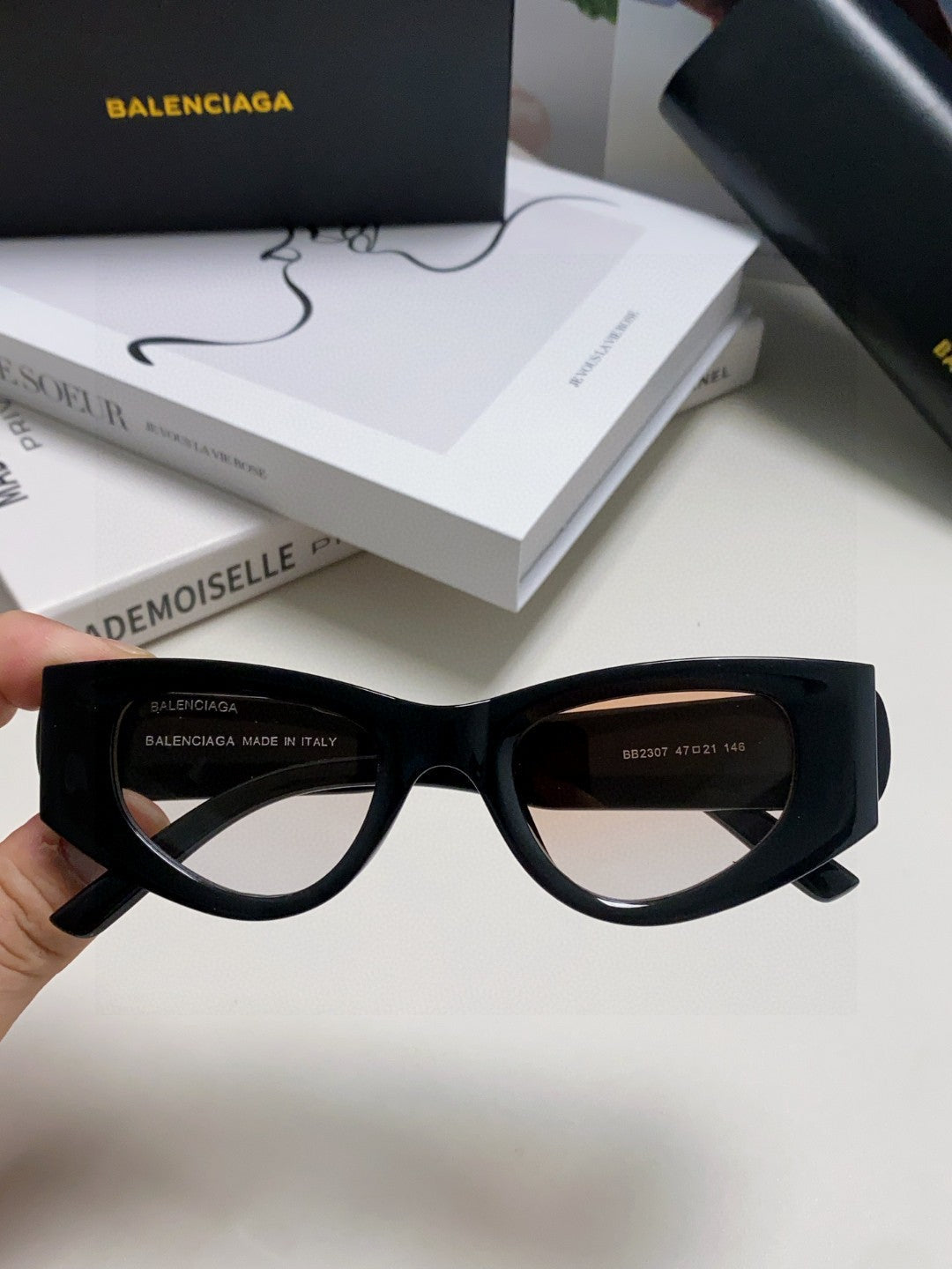 Balenciaga Polarized Cat-Eye Gray Lens Sunglasses for Men & Women - 358647 - detail image 3