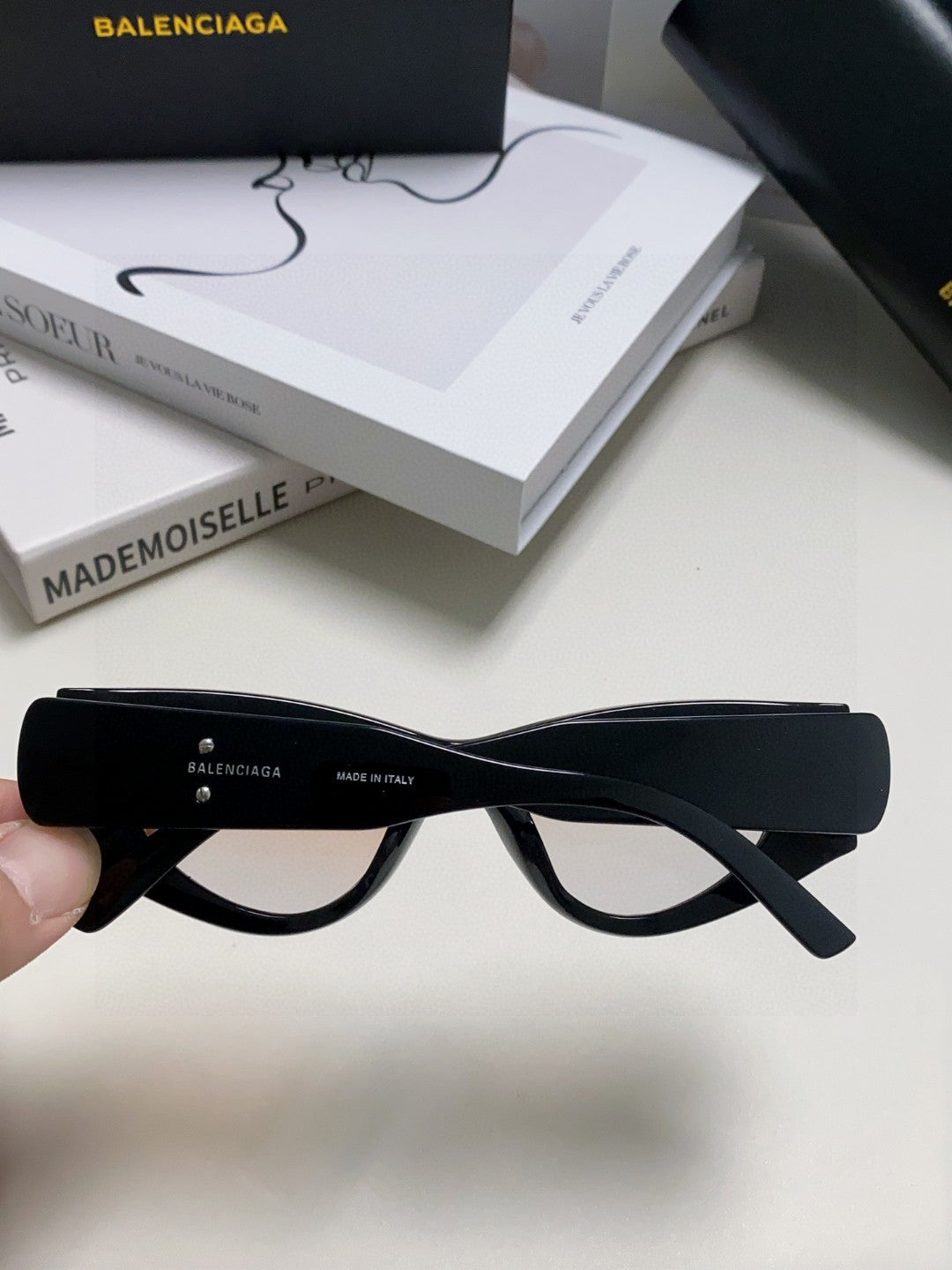 Balenciaga Polarized Cat-Eye Gray Lens Sunglasses for Men & Women - 358647 - detail image 4