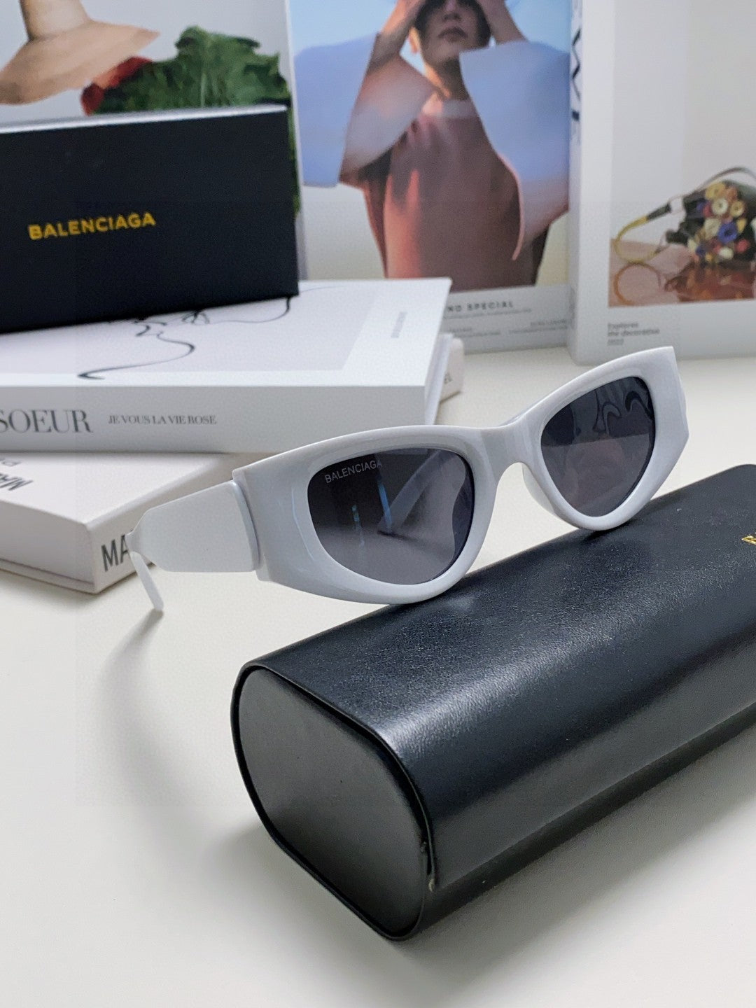 Balenciaga Polarized Cat-Eye Silver Lens Sunglasses for Men & Women - 358648 - detail image 7
