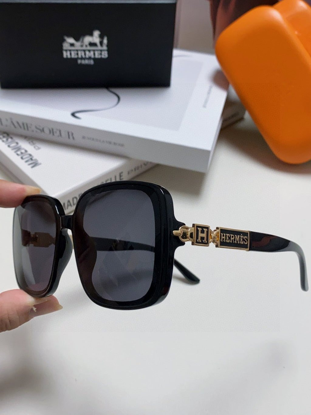 Hermès Polarized Square Black Lens Sunglasses for Women - 358921 - detail image 4