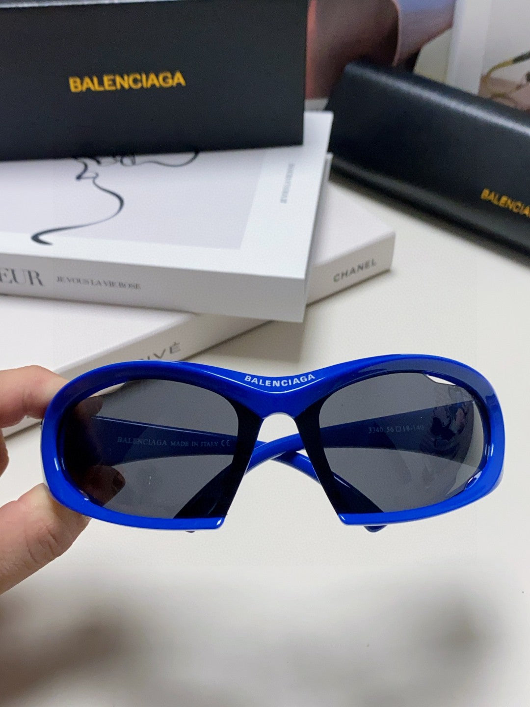 Balenciaga BB0318S Fashion Blue Lens Sunglasses for Men & Women - 382922 - detail image 3