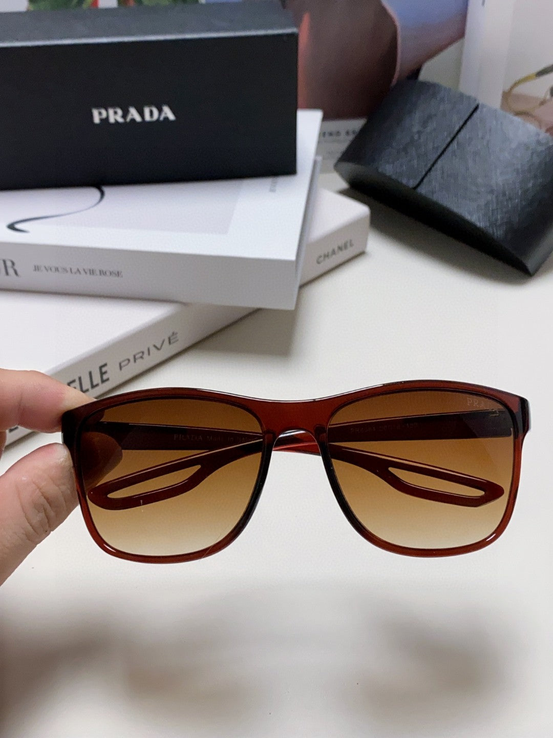 Prada Polarized Fashion Brown Lens Sunglasses for Men & Women - 415707 - detail image 3