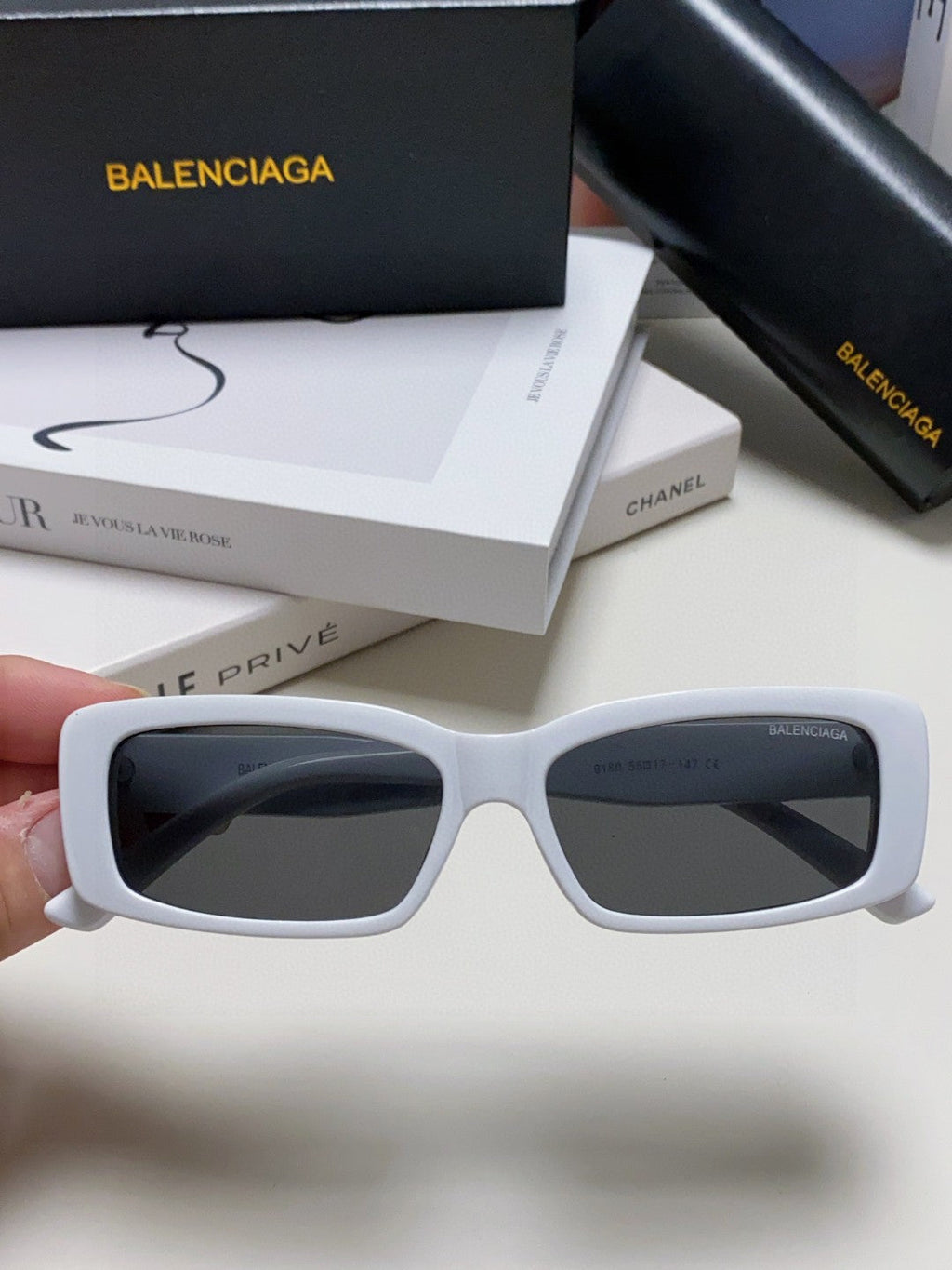 Balenciaga Rectangular Gray Lens Sunglasses for Men & Women - 382921 - detail image 3