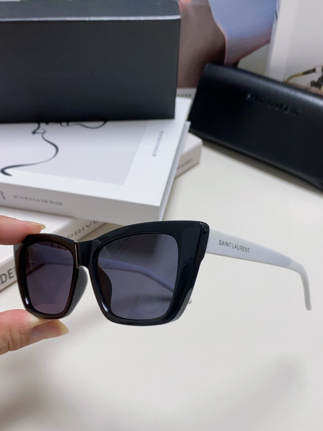 Saint Laurent Polarized Oversized Gray Lens Sunglasses for Men & Women - detail image 3