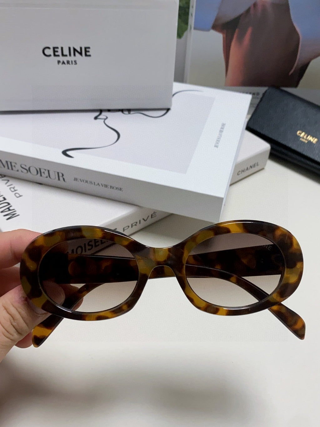 Celine CL40194 Fashion Silver Lens Sunglasses for Men & Women - detail image 3