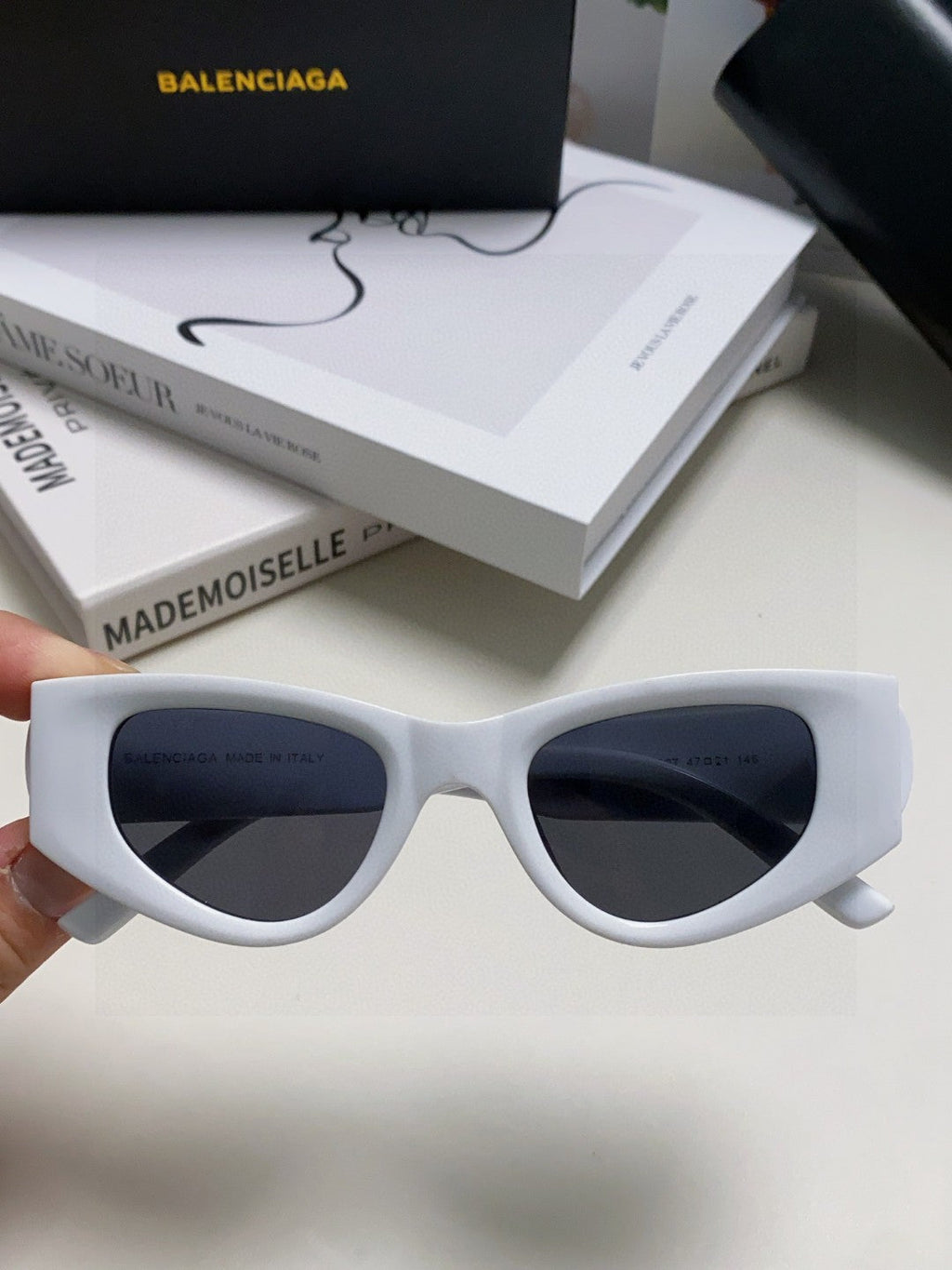 Balenciaga Polarized Cat-Eye Silver Lens Sunglasses for Men & Women - 449634 - detail image 3