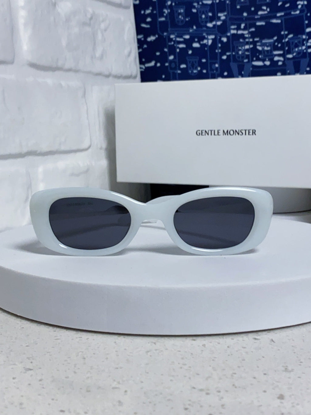 Gentle Monster ORACLE Cat-Eye Blue Lens Sunglasses for Women - detail image 2