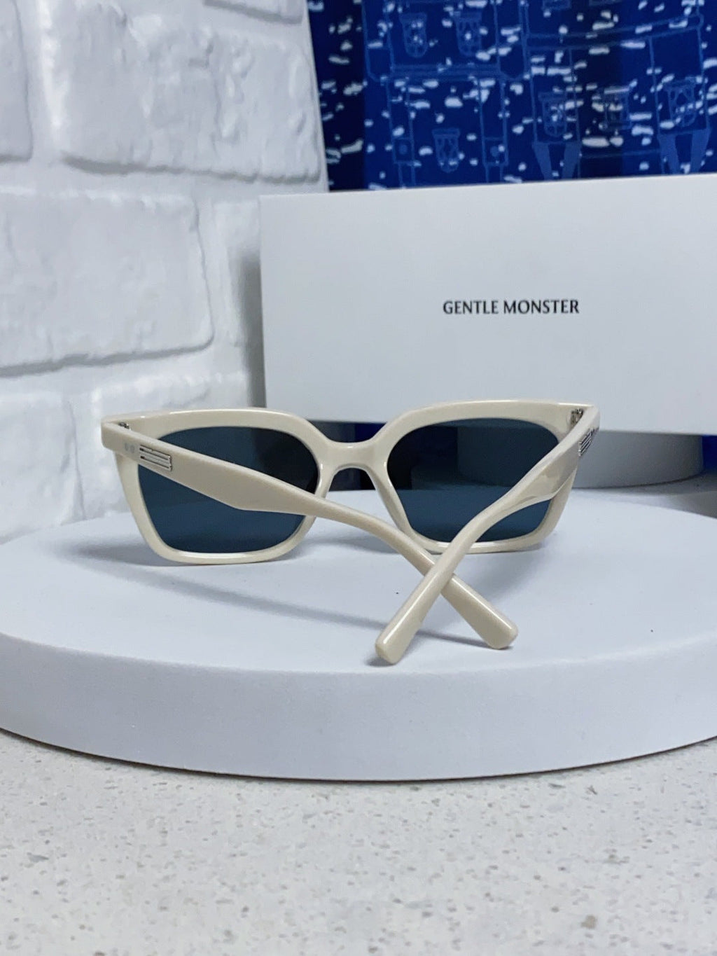 Gentle Monster MONOO Polarized Square Blue Lens Sunglasses for Men & Women - detail image 3
