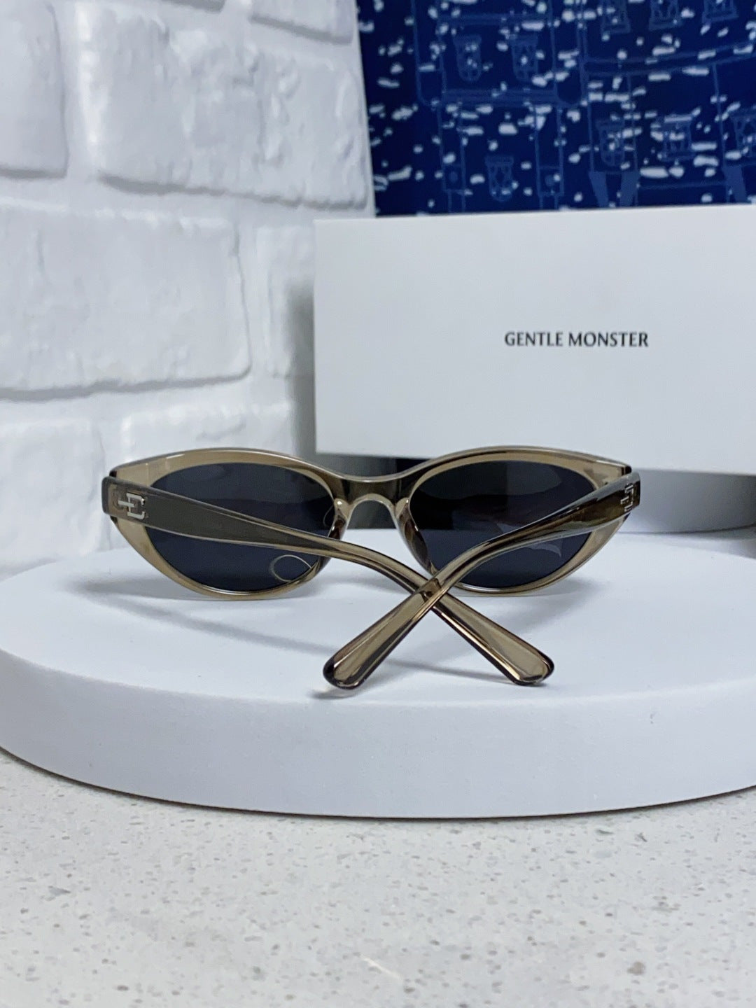 Gentle Monster TR1080 Polarized Cat-Eye Blue Lens Sunglasses for Men & Women - detail image 3