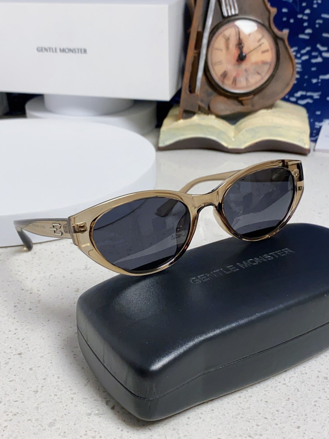 Gentle Monster TR1080 Polarized Cat-Eye Blue Lens Sunglasses for Men & Women - detail image 10