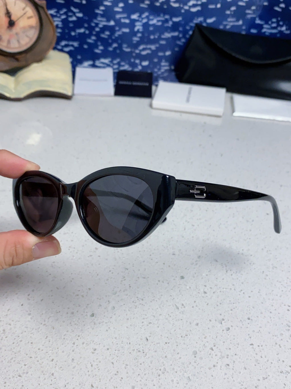 Gentle Monster TR1080 Polarized Cat-Eye Black Lens Sunglasses for Men & Women - detail image 6