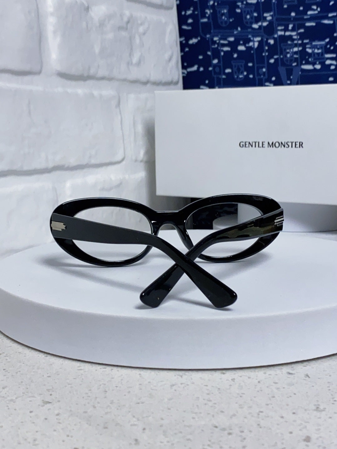 Gentle Monster Polarized Oval Silver Lens Sunglasses for Men - 466384 - detail image 3