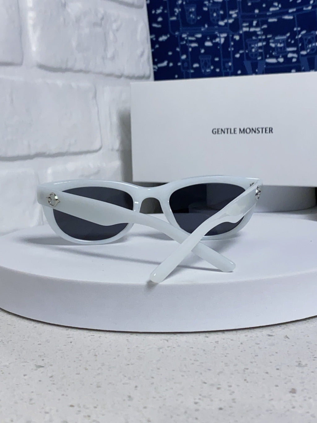 Gentle Monster MONOCHROME Round Blue Lens Sunglasses for Women - detail image 3
