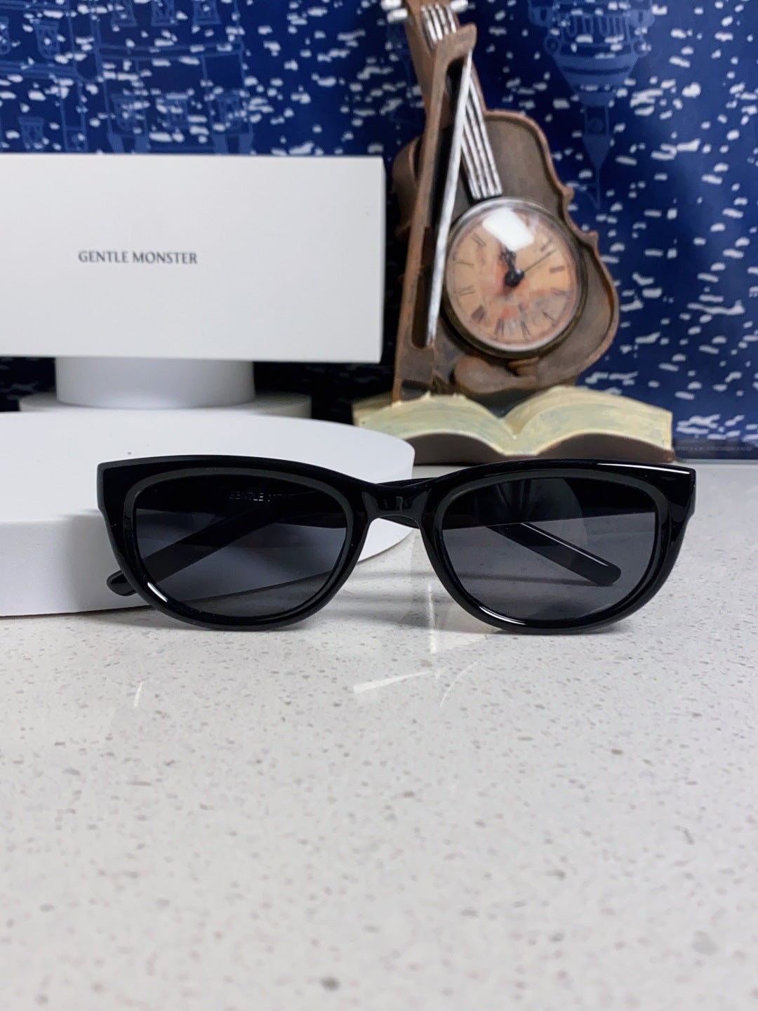 Gentle Monster MONOCHROME Round Red Lens Sunglasses for Women - detail image 9