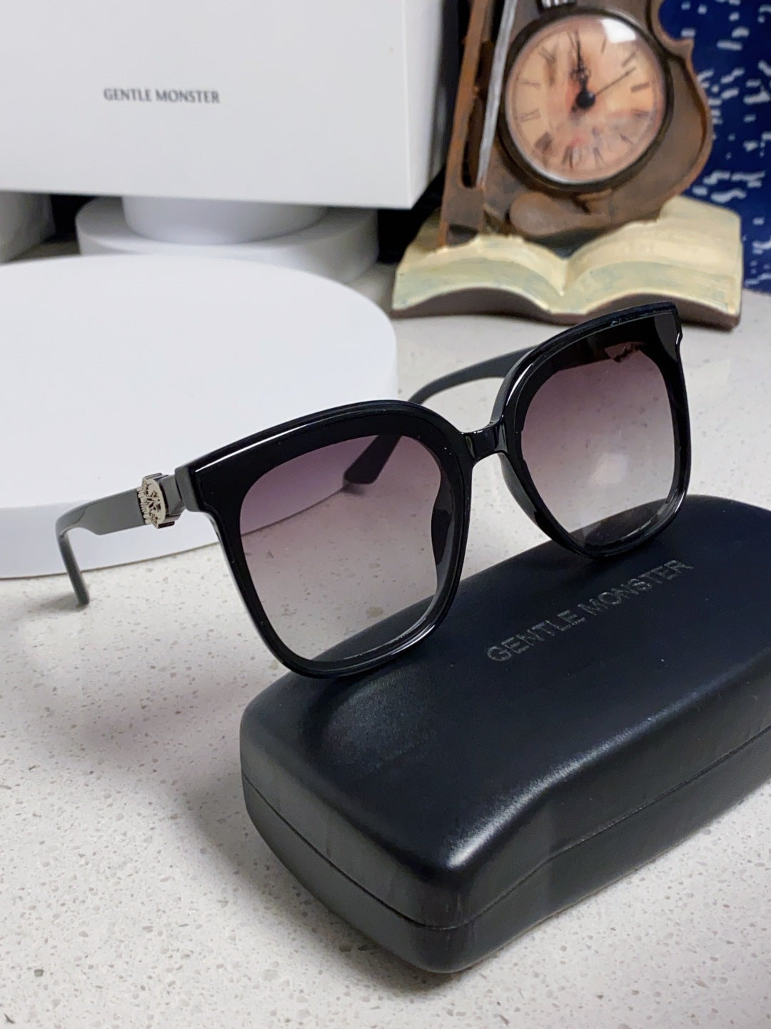 Gentle Monster SWIPE4 Square Gray Lens Sunglasses for Men & Women - detail image 10