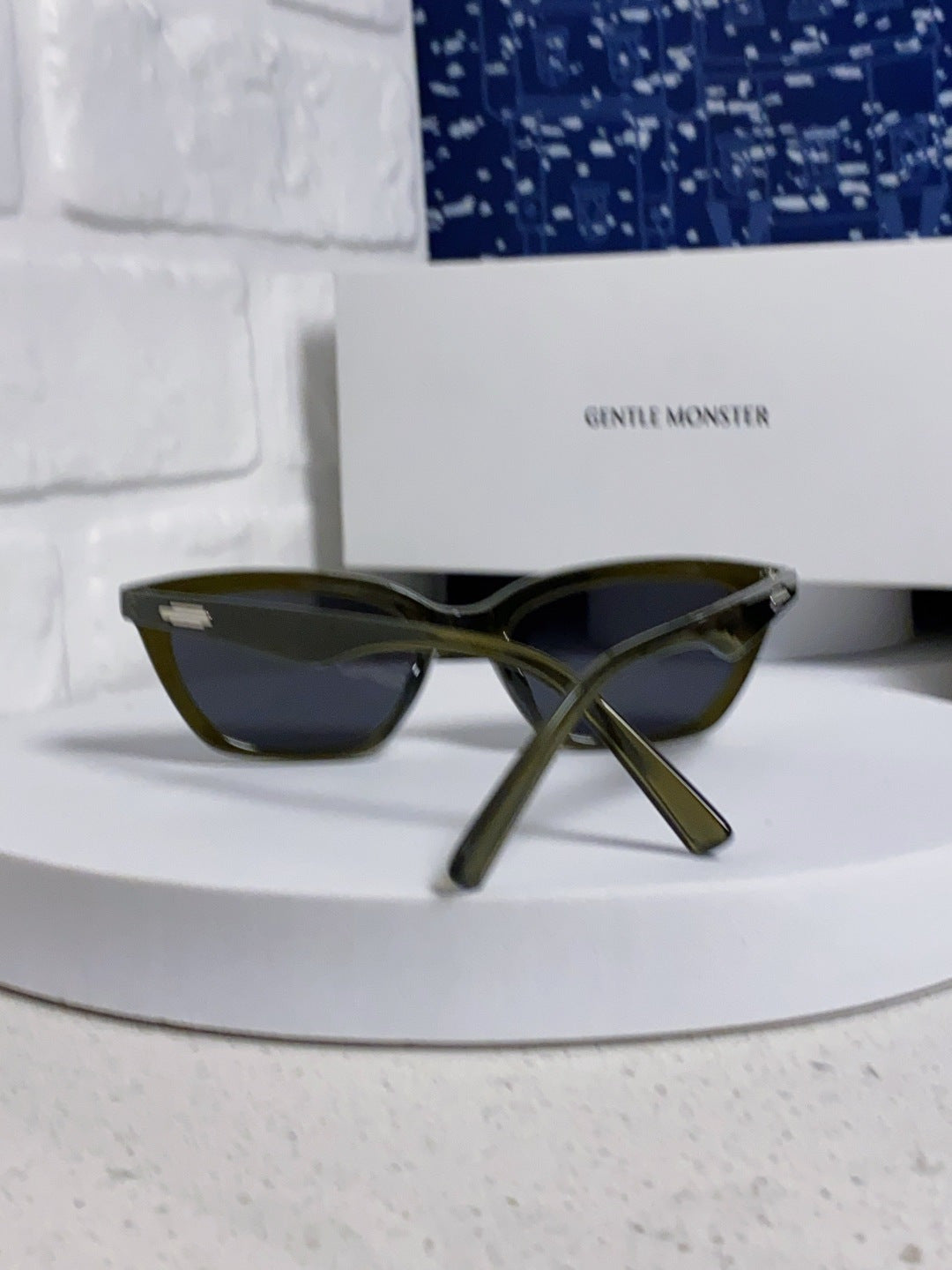 Gentle Monster LOTI Blue-Light Cat-Eye Black Lens Sunglasses for Men & Women - detail image 3