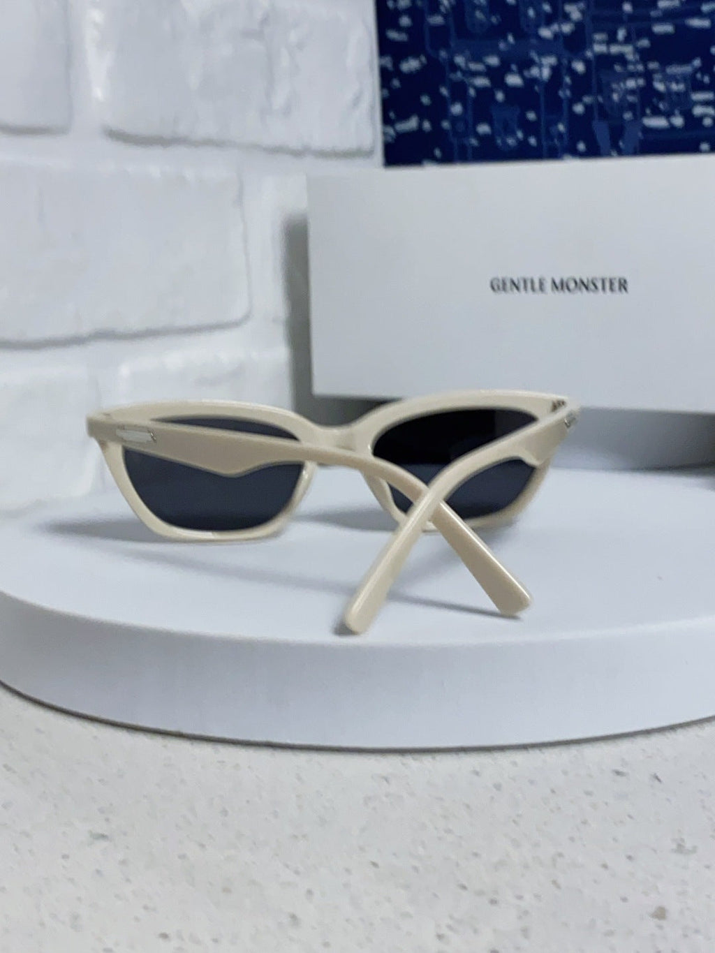 Gentle Monster LOTI Blue-Light Cat-Eye Silver Lens Sunglasses for Men - 432924 - detail image 3