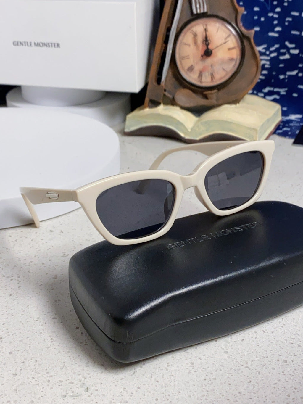 Gentle Monster LOTI Blue-Light Cat-Eye Silver Lens Sunglasses for Men & Women - detail image 10