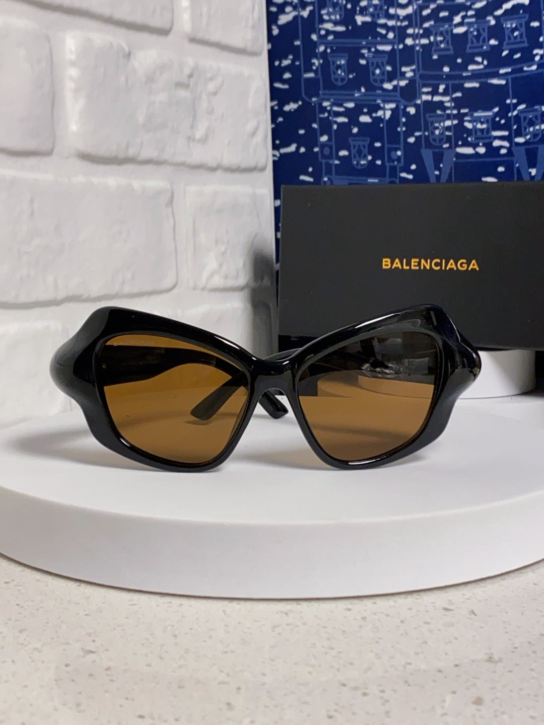 Balenciaga Oversized Brown Lens Sunglasses for Women - 432532 - detail image 2