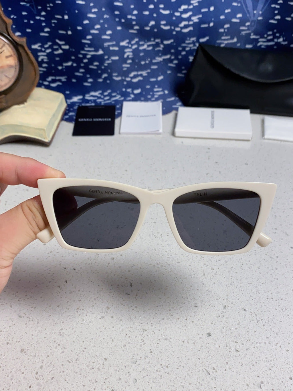 Gentle Monster TALIN Cat-Eye Gray Lens Sunglasses for Men & Women - 358887 - detail image 4