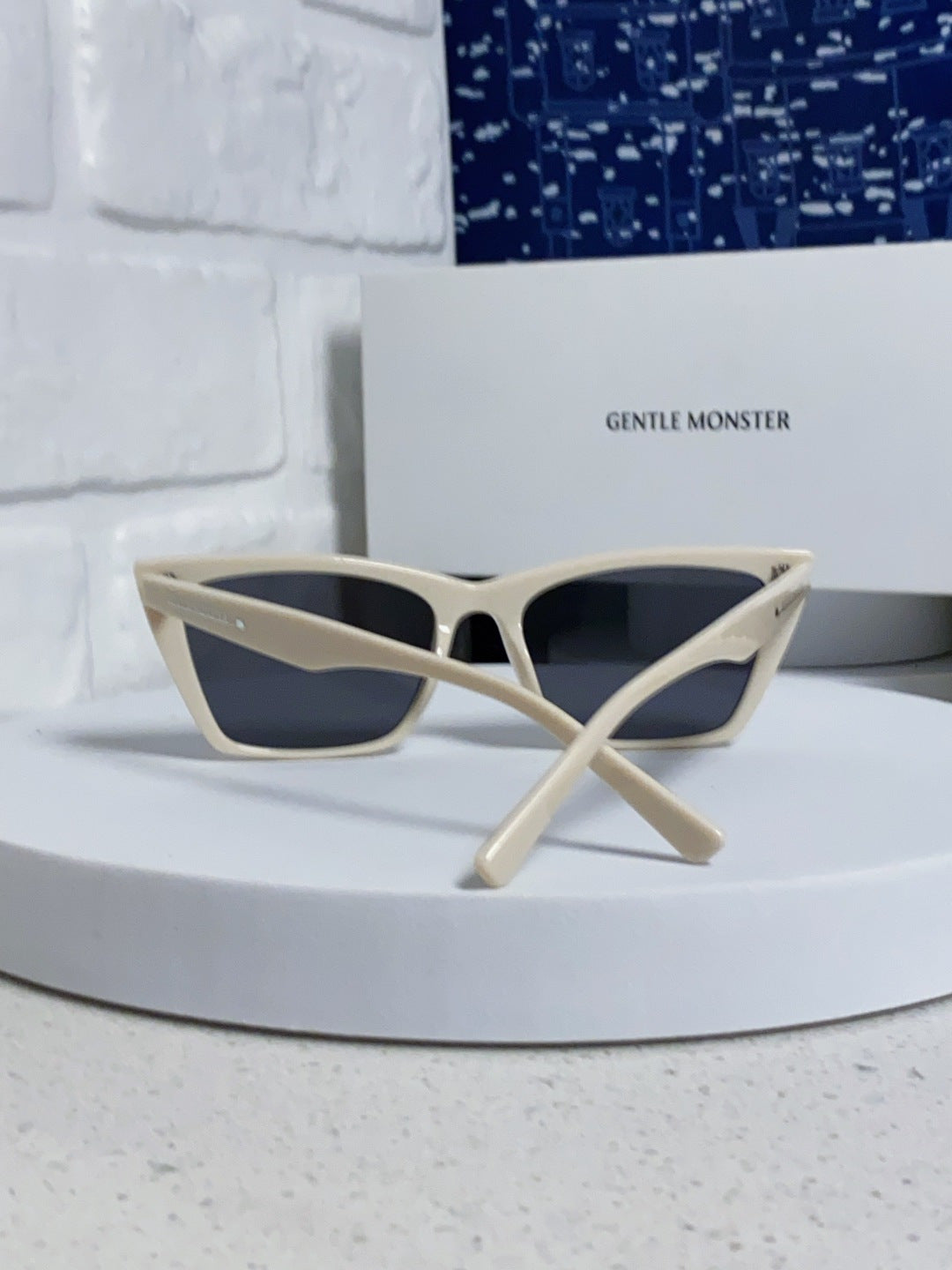 Gentle Monster TALIN Cat-Eye Gray Lens Sunglasses for Men & Women - 358887 - detail image 3