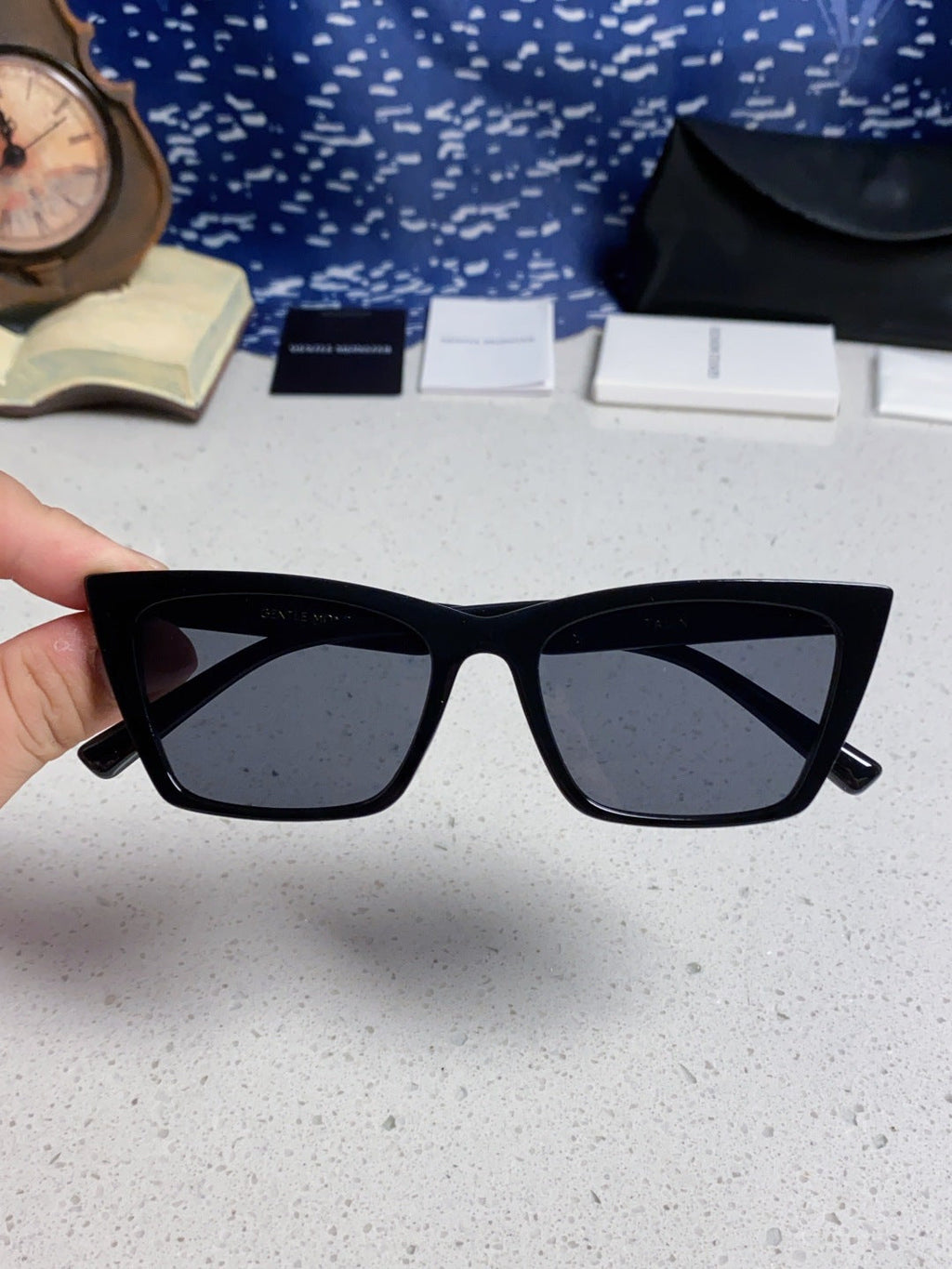 Gentle Monster TALIN Cat-Eye Black Lens Sunglasses for Men & Women - 358890 - detail image 4