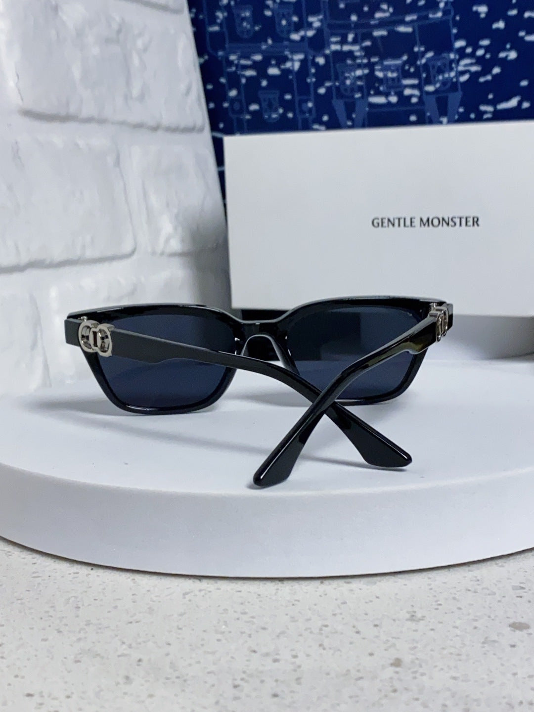 Gentle Monster XOXO Square Black Lens Sunglasses for Men & Women - detail image 3