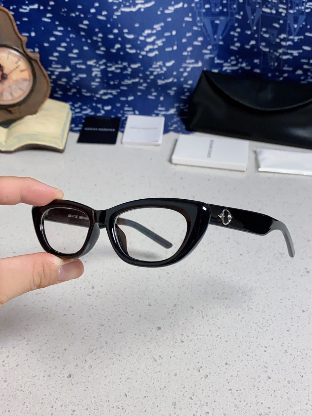 Gentle Monster 27AND7 Cat-Eye Silver Lens Sunglasses for Men & Women - 488046 - detail image 6