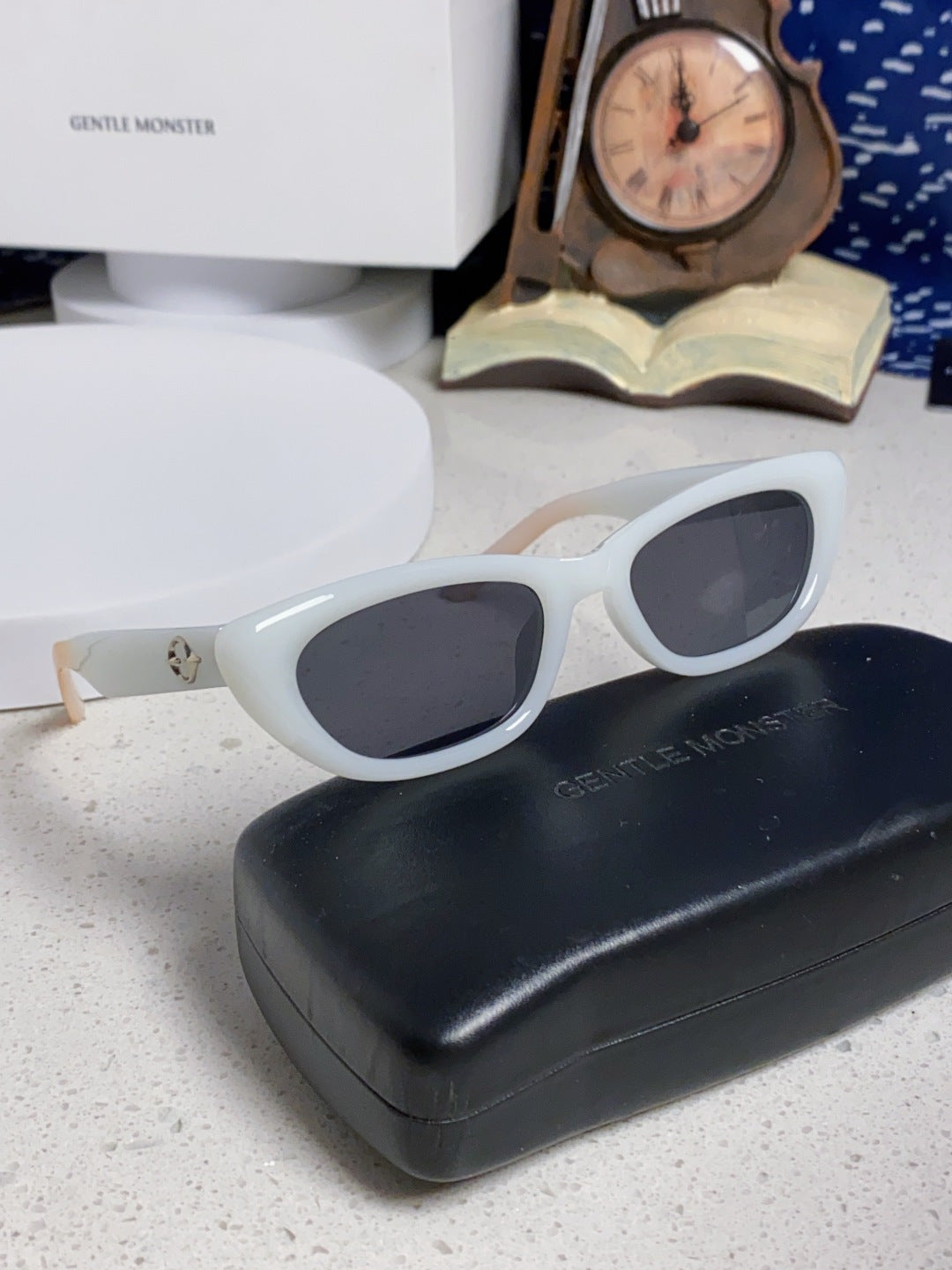 Gentle Monster 27AND7 Cat-Eye Silver Lens Sunglasses for Men & Women - 488047 - detail image 10