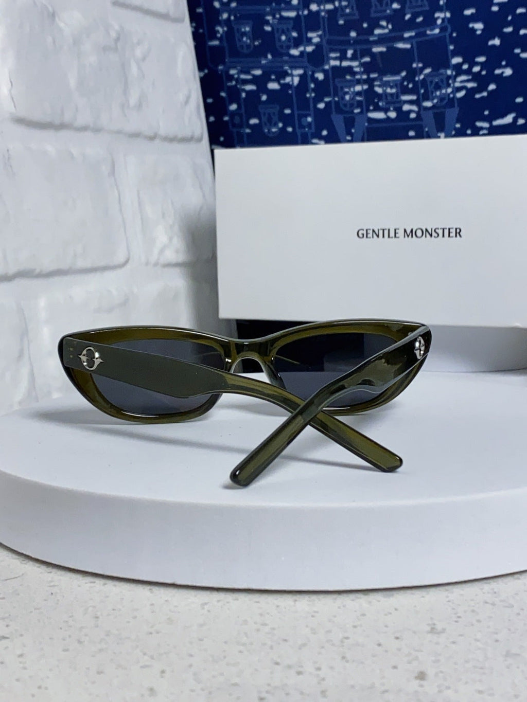 Gentle Monster 27AND7 Cat-Eye Black Lens Sunglasses for Men & Women - 358876 - detail image 3