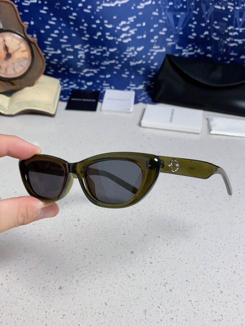 Gentle Monster 27AND7 Cat-Eye Black Lens Sunglasses for Men & Women - 358876 - detail image 6