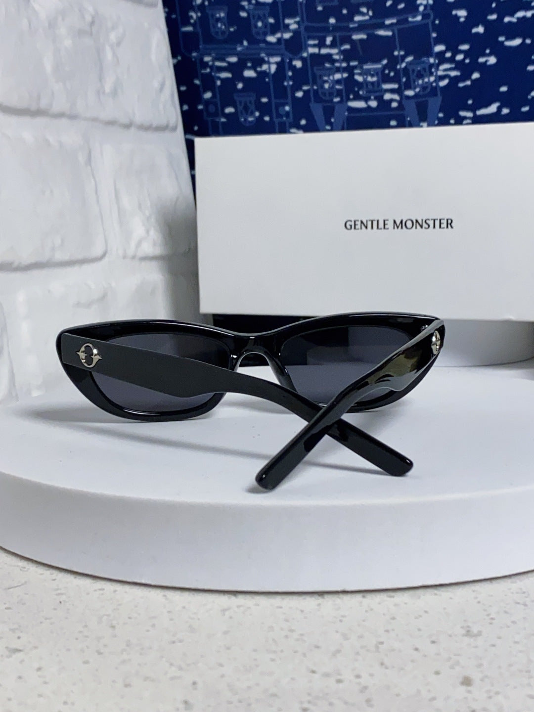 Gentle Monster 27AND7 Cat-Eye Black Lens Sunglasses for Men & Women - 358879 - detail image 3
