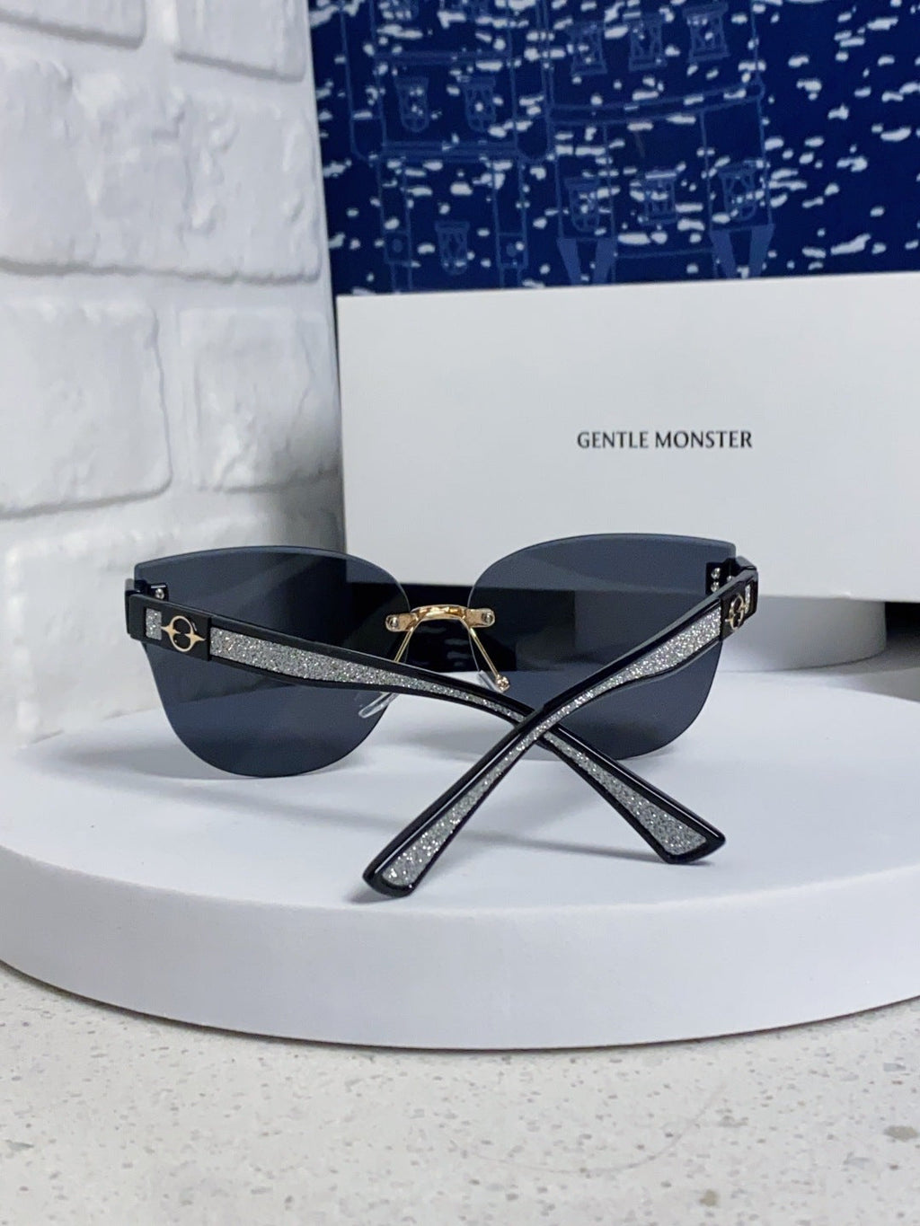 Gentle Monster 8194 Lightweight Rimless Black Lens Sunglasses for Women - detail image 3
