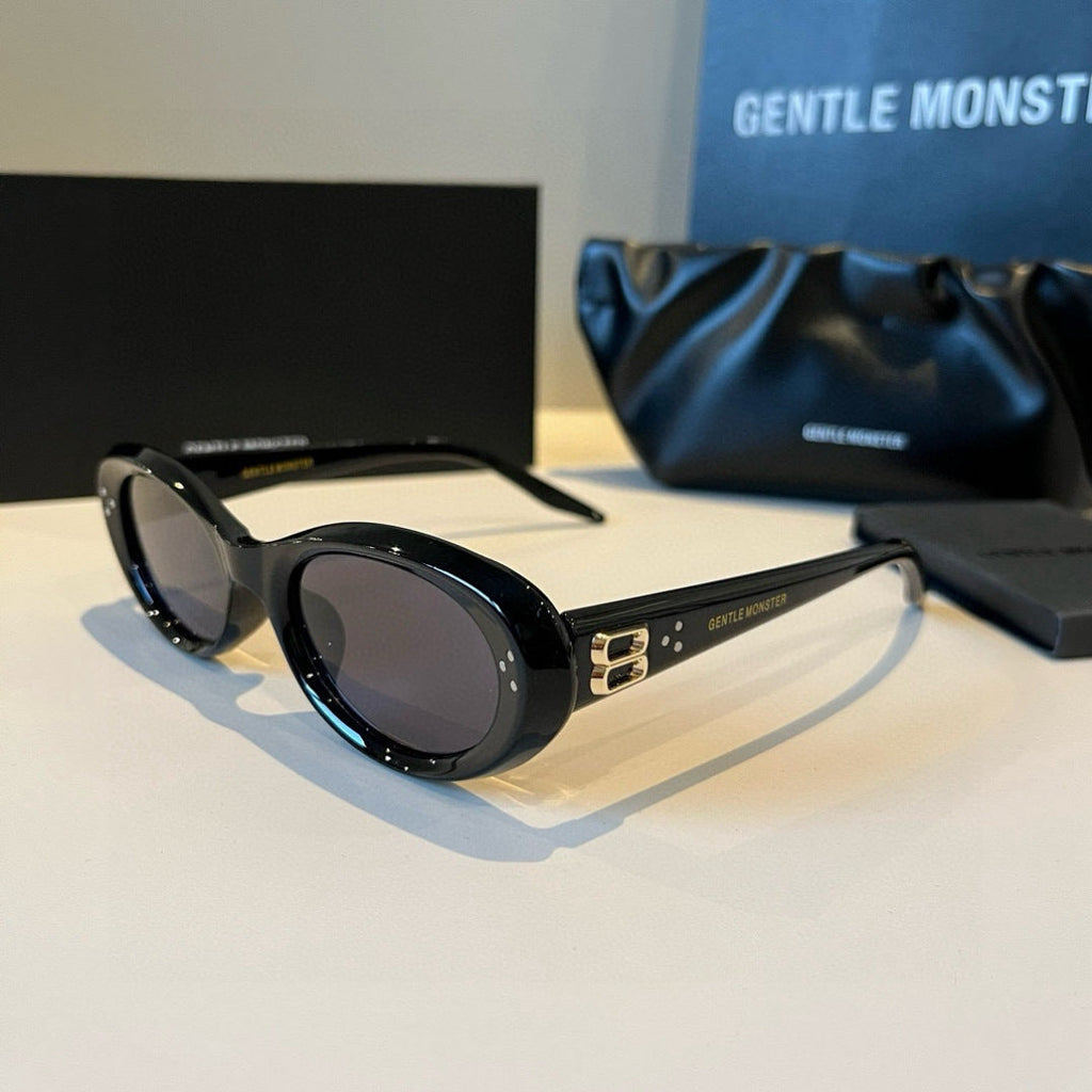 Gentle Monster Cat-Eye Black Lens Sunglasses for Men & Women - 383129 - detail image 3