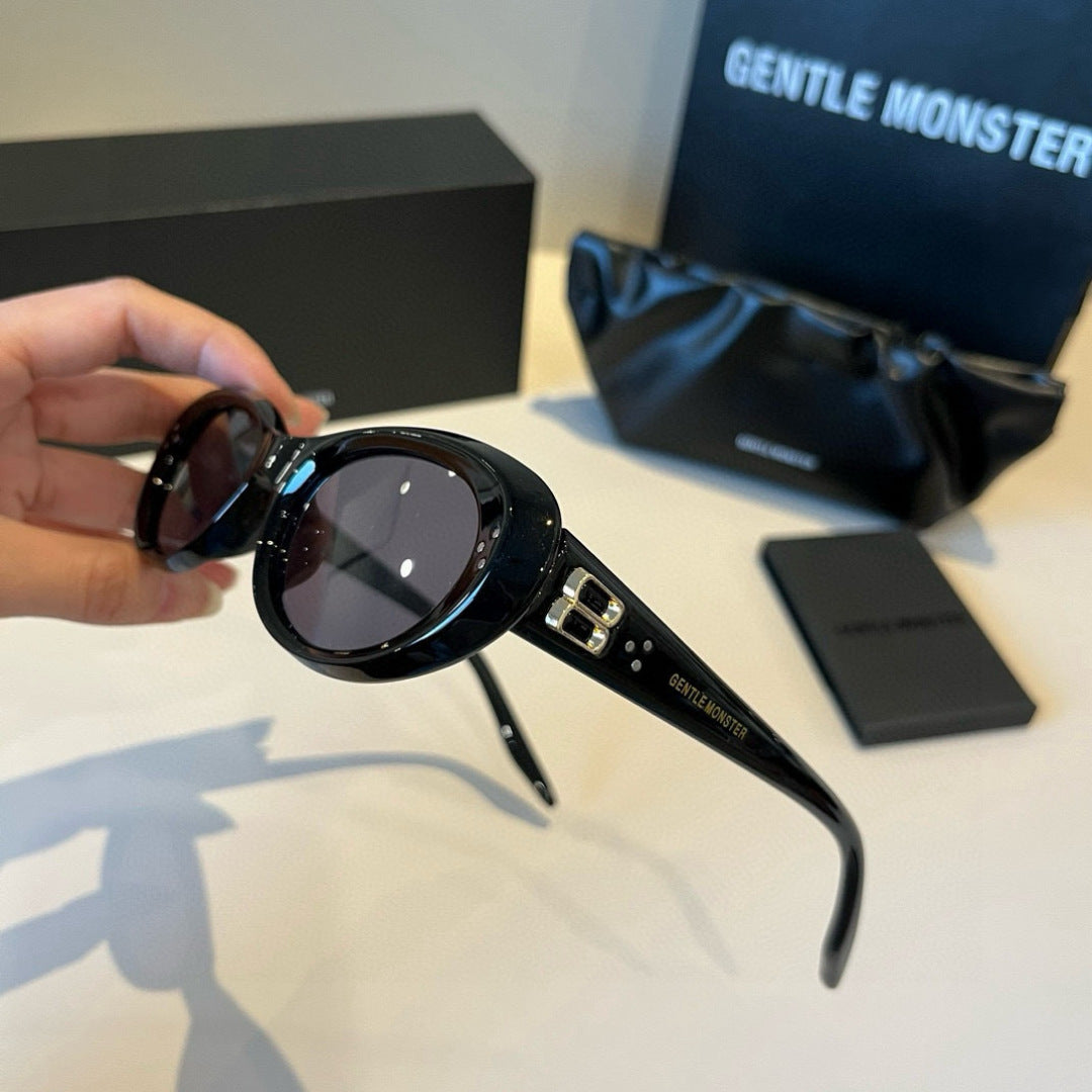 Gentle Monster Cat-Eye Black Lens Sunglasses for Men & Women - 383129 - detail image 4