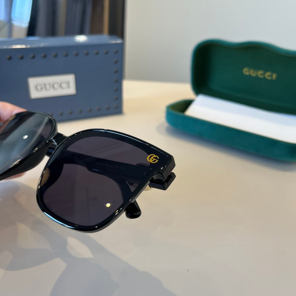 Gucci Oversized Black Lens Sunglasses for Men & Women - 866939 - detail image 9