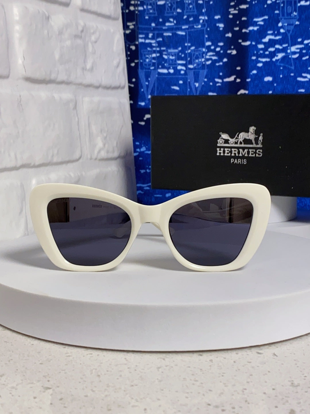Hermès Cat-Eye Silver Lens Sunglasses for Men & Women - 358923 - detail image 2