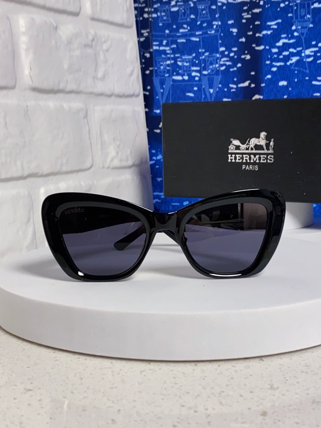 Hermès Cat-Eye Black Lens Sunglasses for Men & Women - 358926 - detail image 2