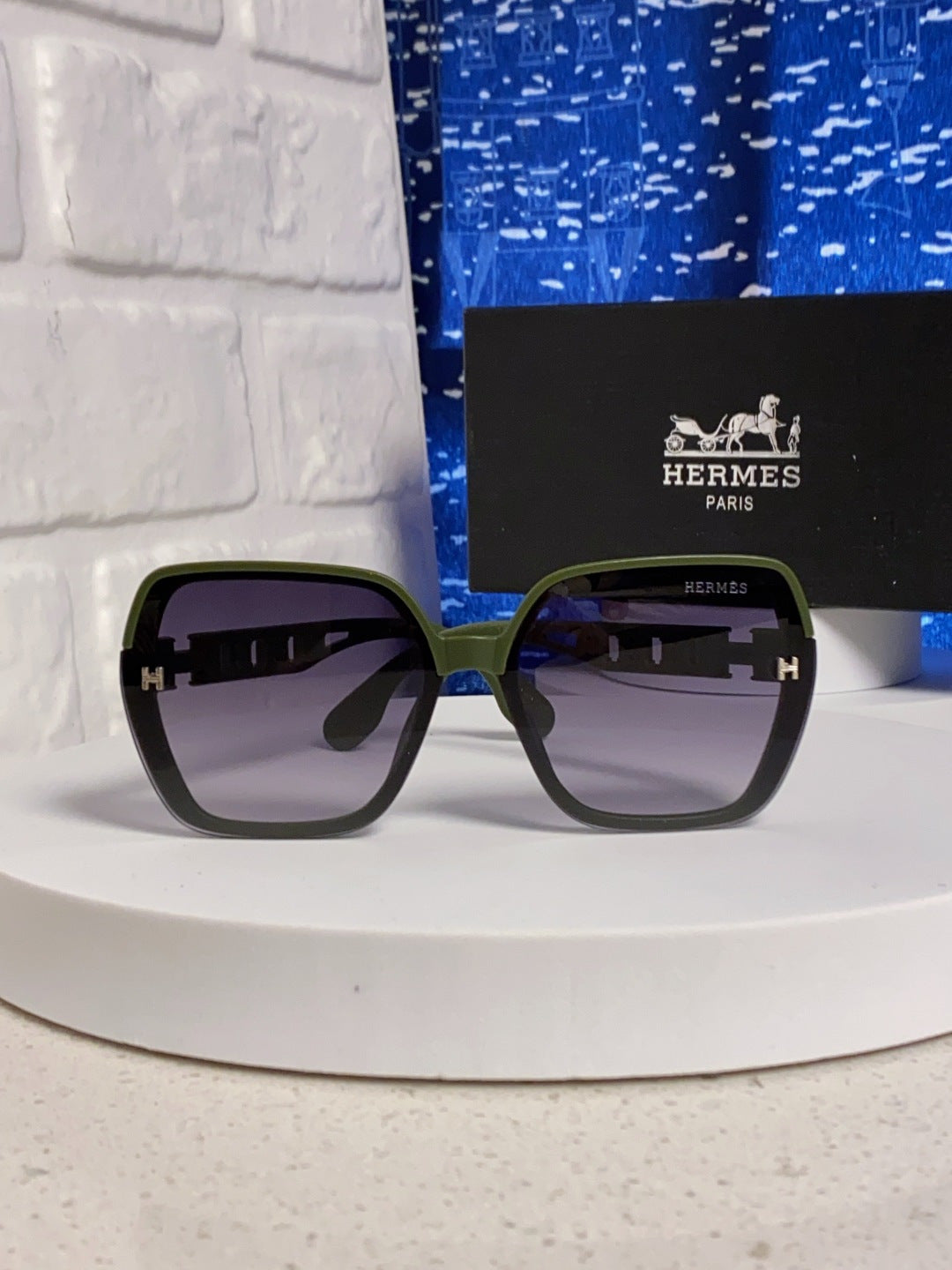 Hermès Polarized Round Silver Lens Sunglasses for Women - 358928 - detail image 2
