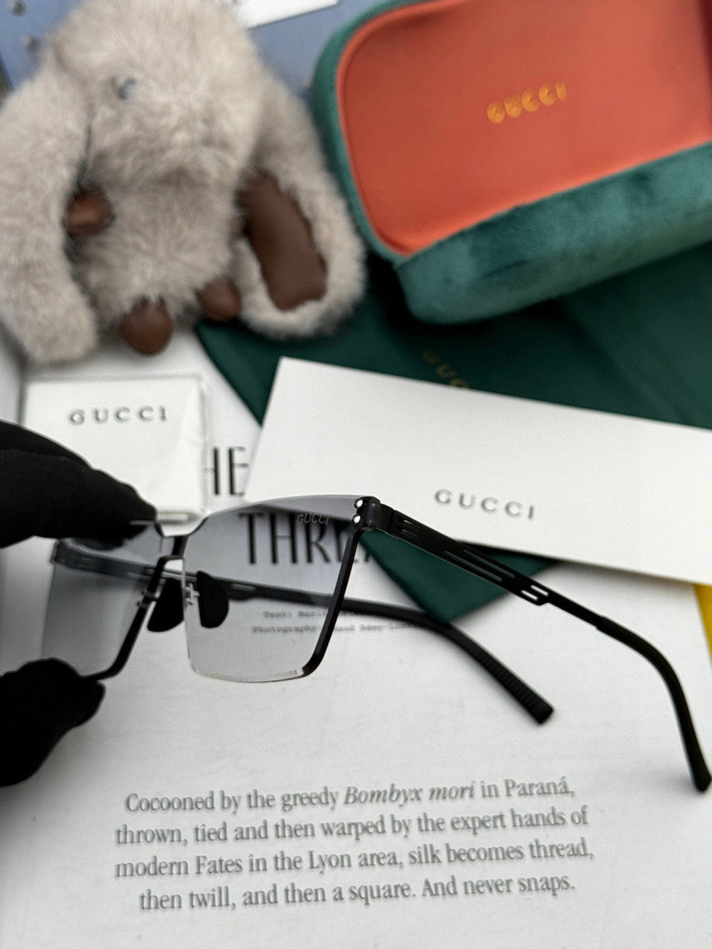Gucci G910 Polarized Fashion Black Lens Sunglasses for Men & Women - 132274 - detail image 4
