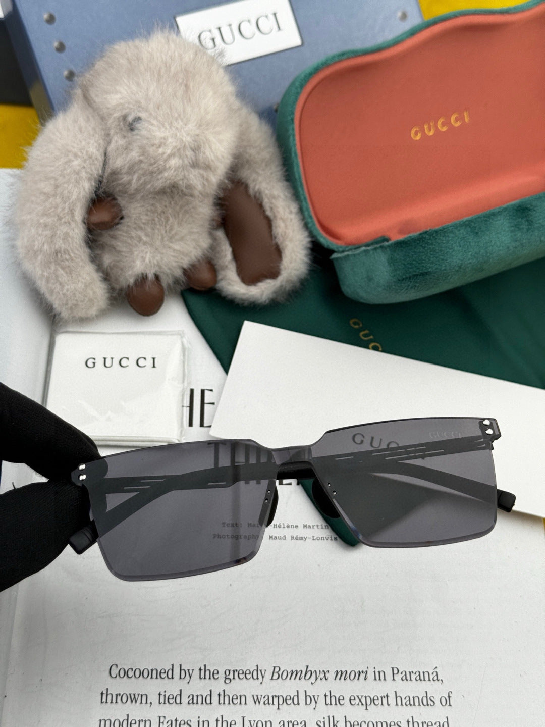 Gucci G910 Polarized Fashion Black Lens Sunglasses for Men & Women - 132274 - detail image 2