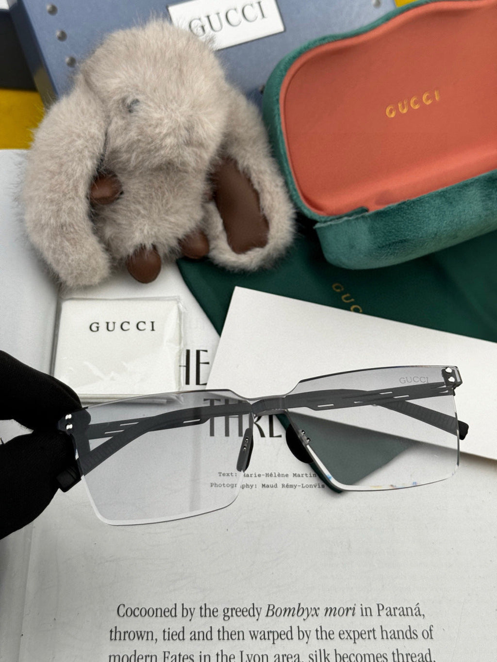 Gucci G910 Polarized Fashion Black Lens Sunglasses for Men & Women - 132274