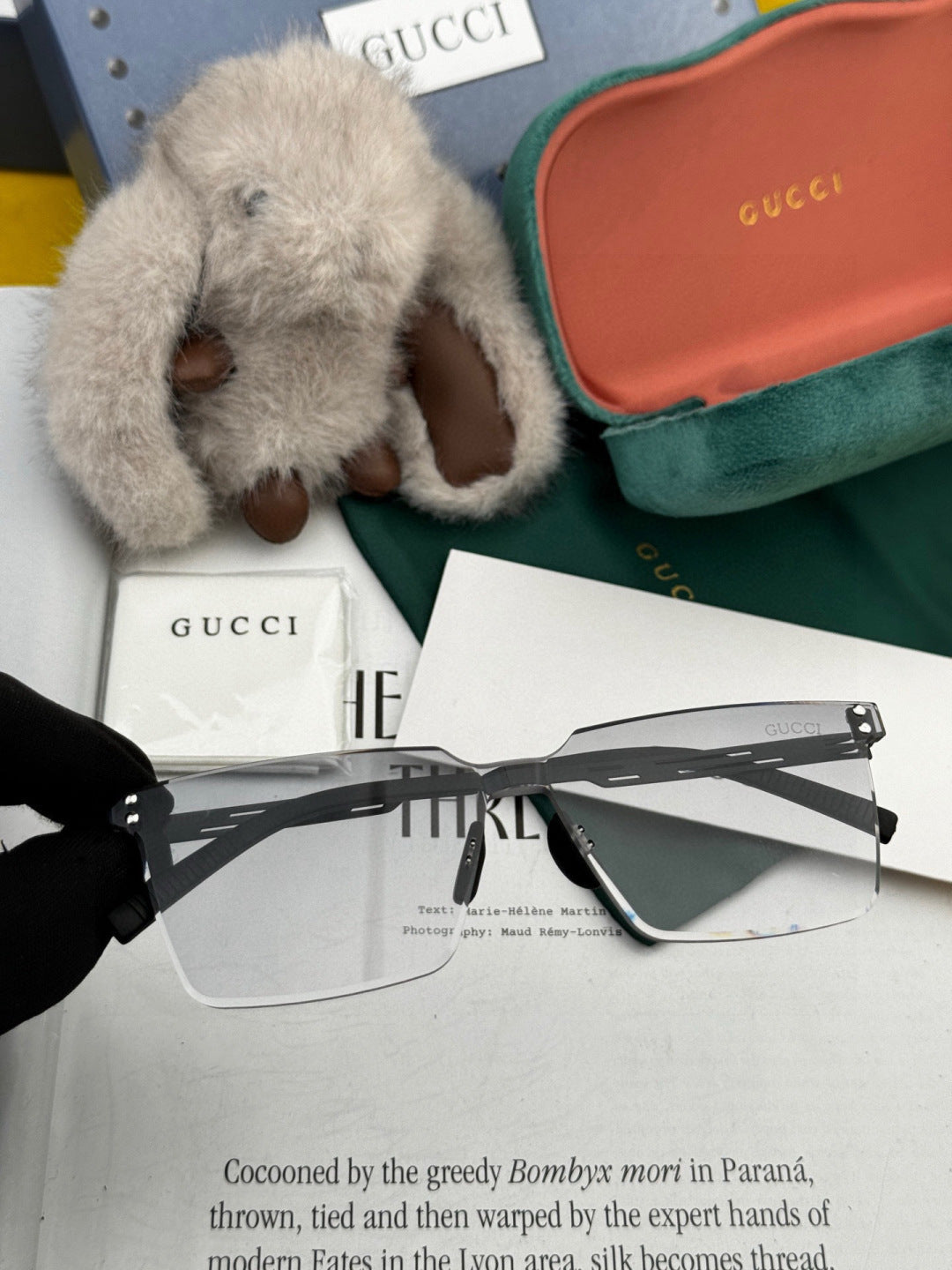 Gucci G910 Polarized Fashion Black Lens Sunglasses for Men & Women - 132274