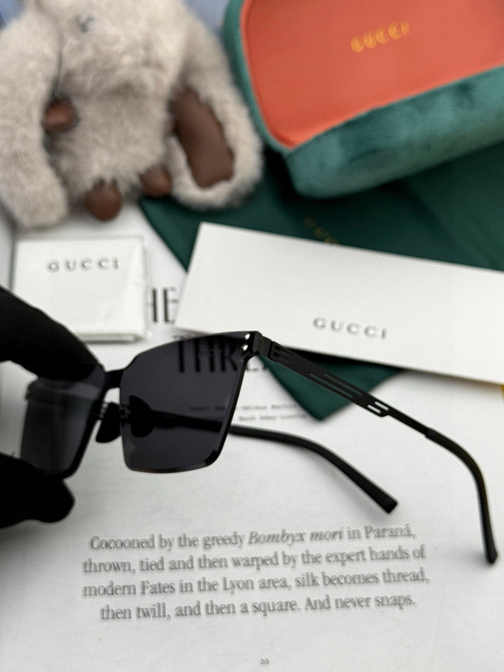 Gucci G910 Polarized Fashion Black Lens Sunglasses for Men & Women - 132274 - detail image 5