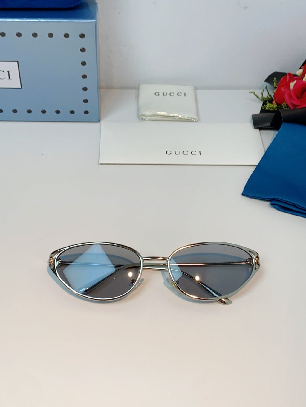 Gucci Cat-Eye Gray Lens Sunglasses for Men & Women - 158191 - detail image 9