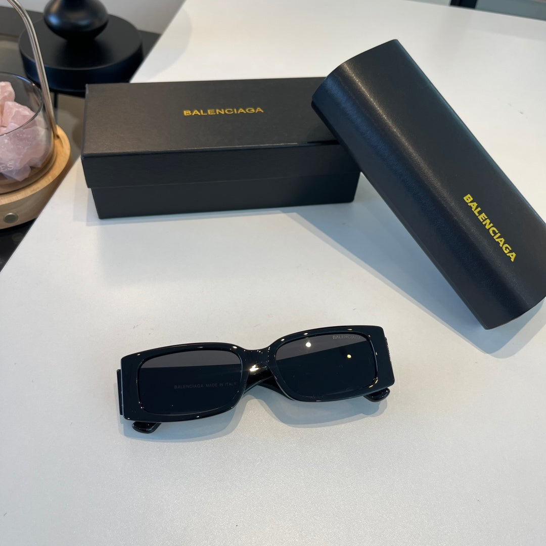 Balenciaga Rectangular Black Lens Sunglasses for Men & Women - 372348 - detail image 4