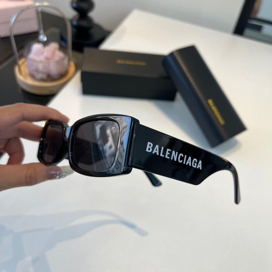 Balenciaga Rectangular Black Lens Sunglasses for Men & Women - 416133 - detail image 3