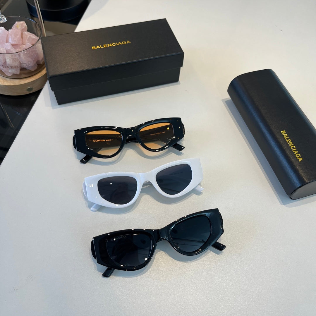 Balenciaga Rectangular Brown Lens Sunglasses for Men & Women - 449652 - detail image 4