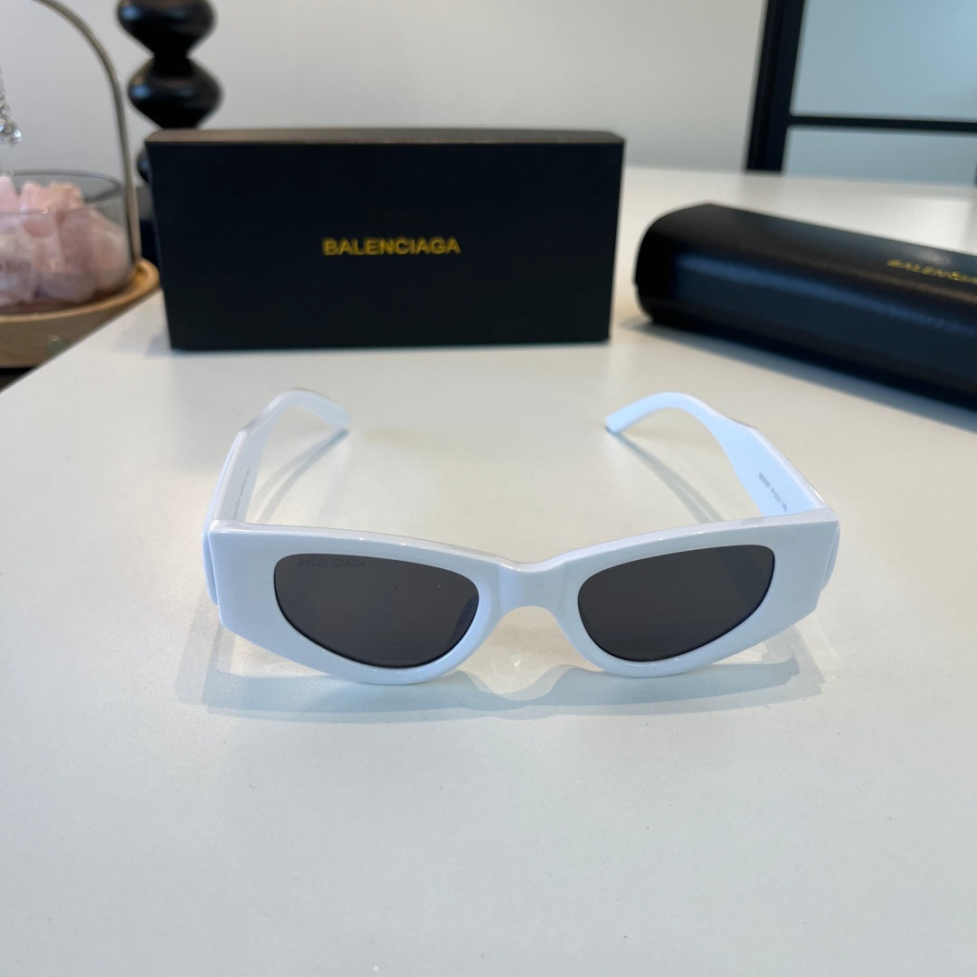 Balenciaga Rectangular Silver Lens Sunglasses for Men & Women - 416135 - detail image 2