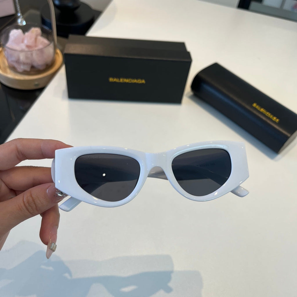 Balenciaga Rectangular Silver Lens Sunglasses for Men & Women - 449653 - detail image 6
